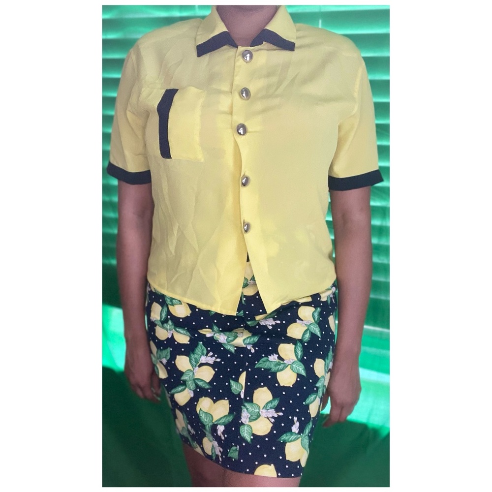 Leslie Faye Woman’s Yellow w/black trim Blouse short sleeves